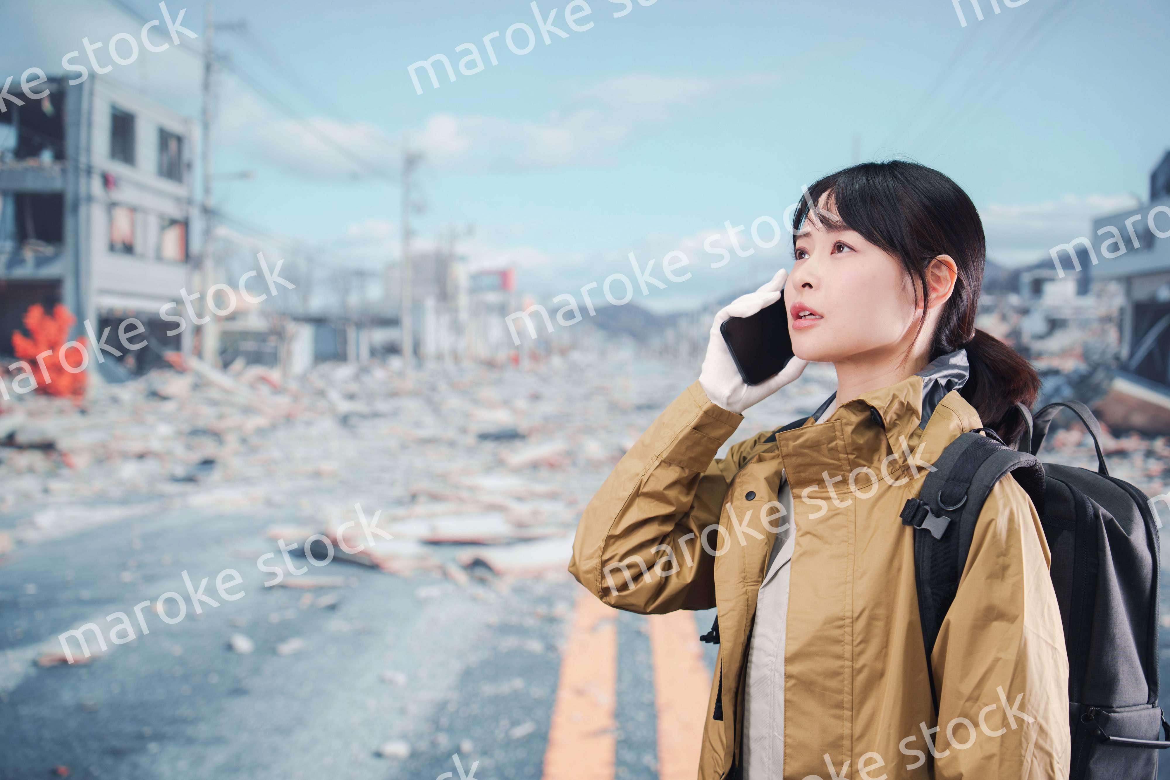 災害で被災し避難をする女性