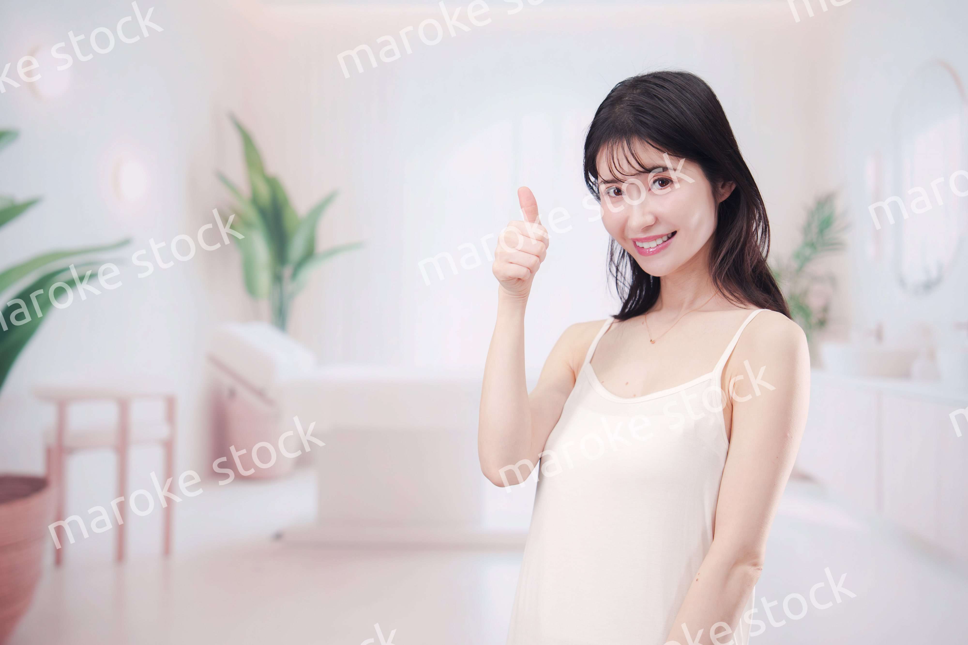 ビューティーサロンで自分磨きをする女性