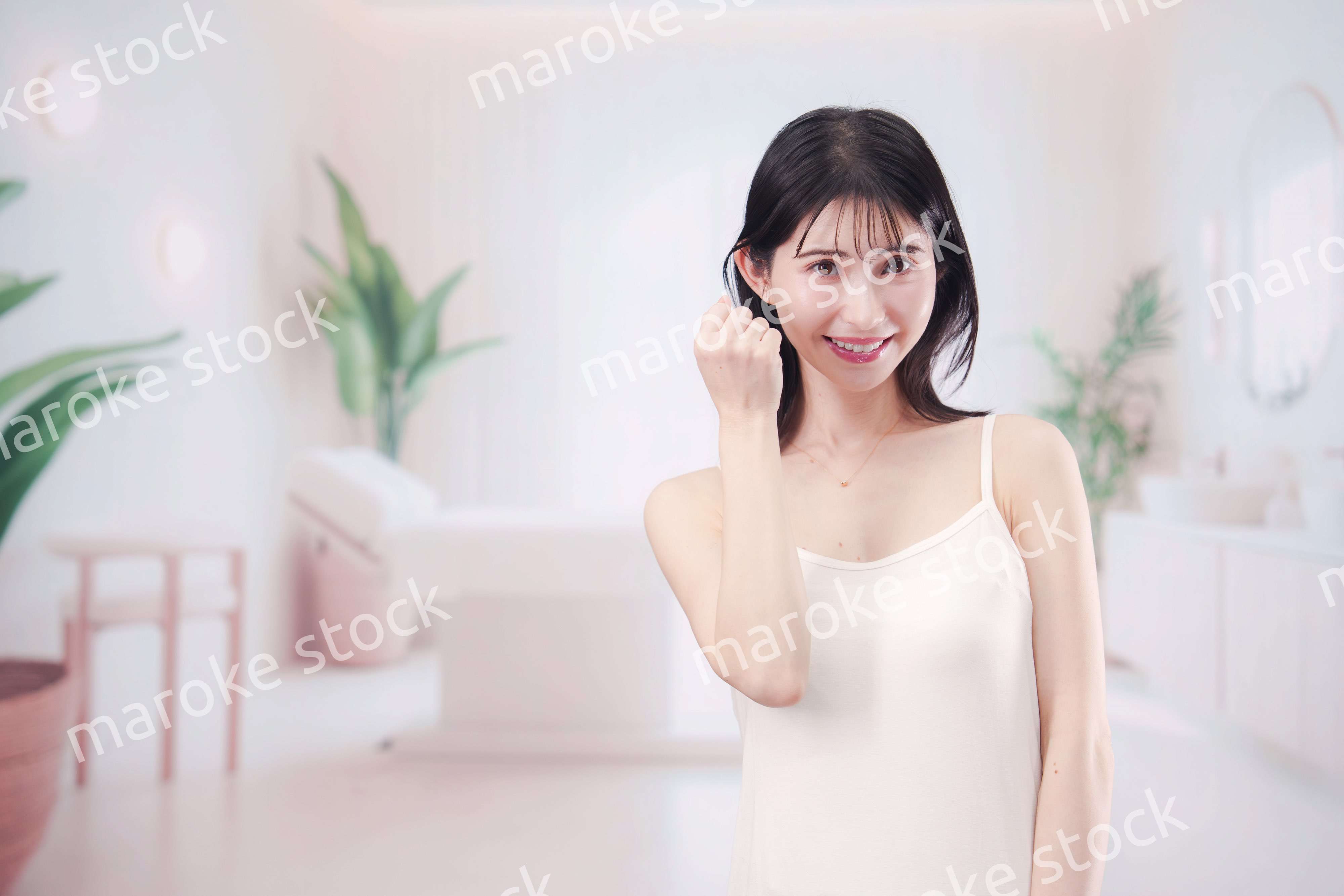 ビューティーサロンで自分磨きをする女性