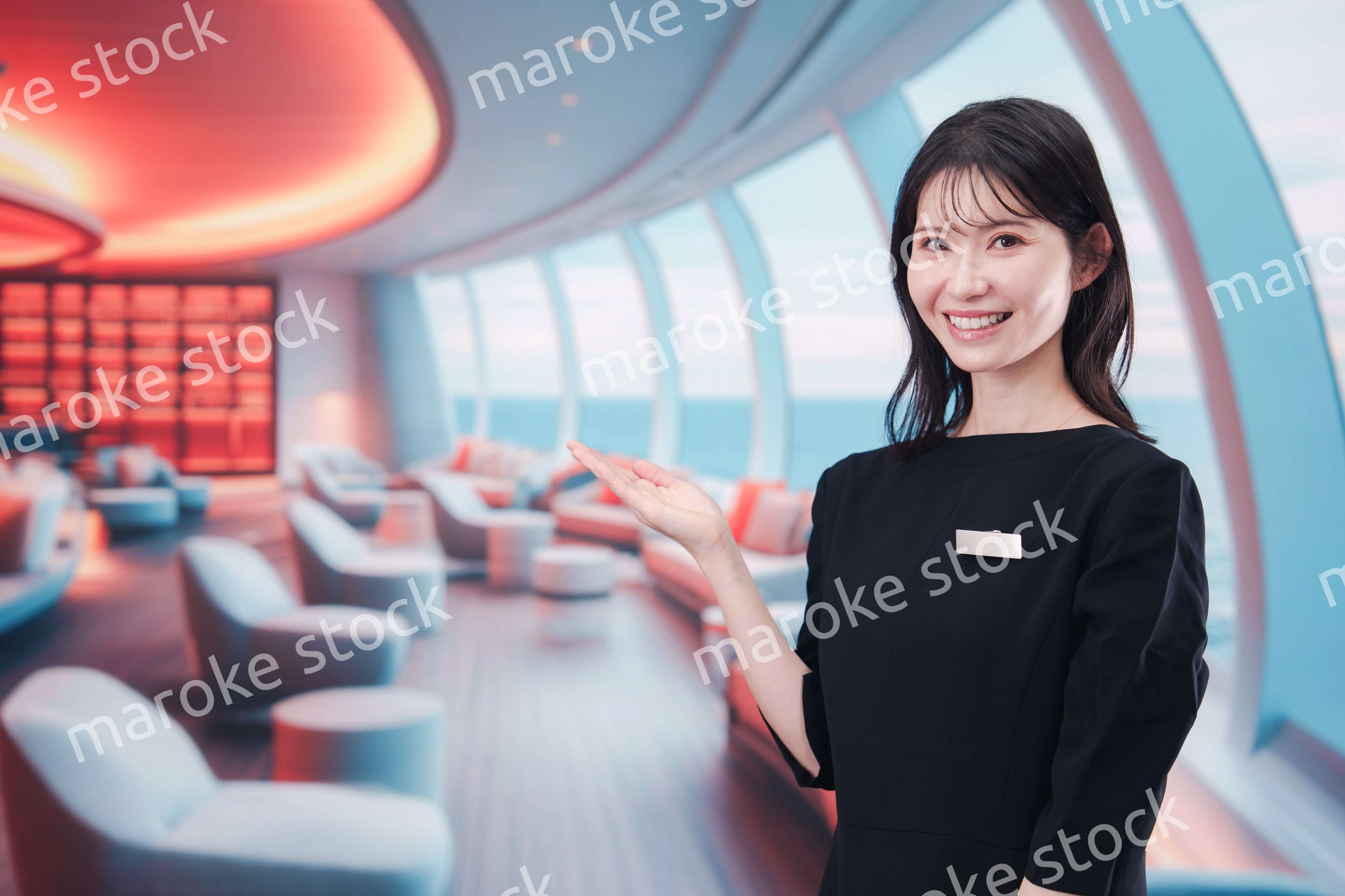 クルーズ船で働く若い女性のクルー