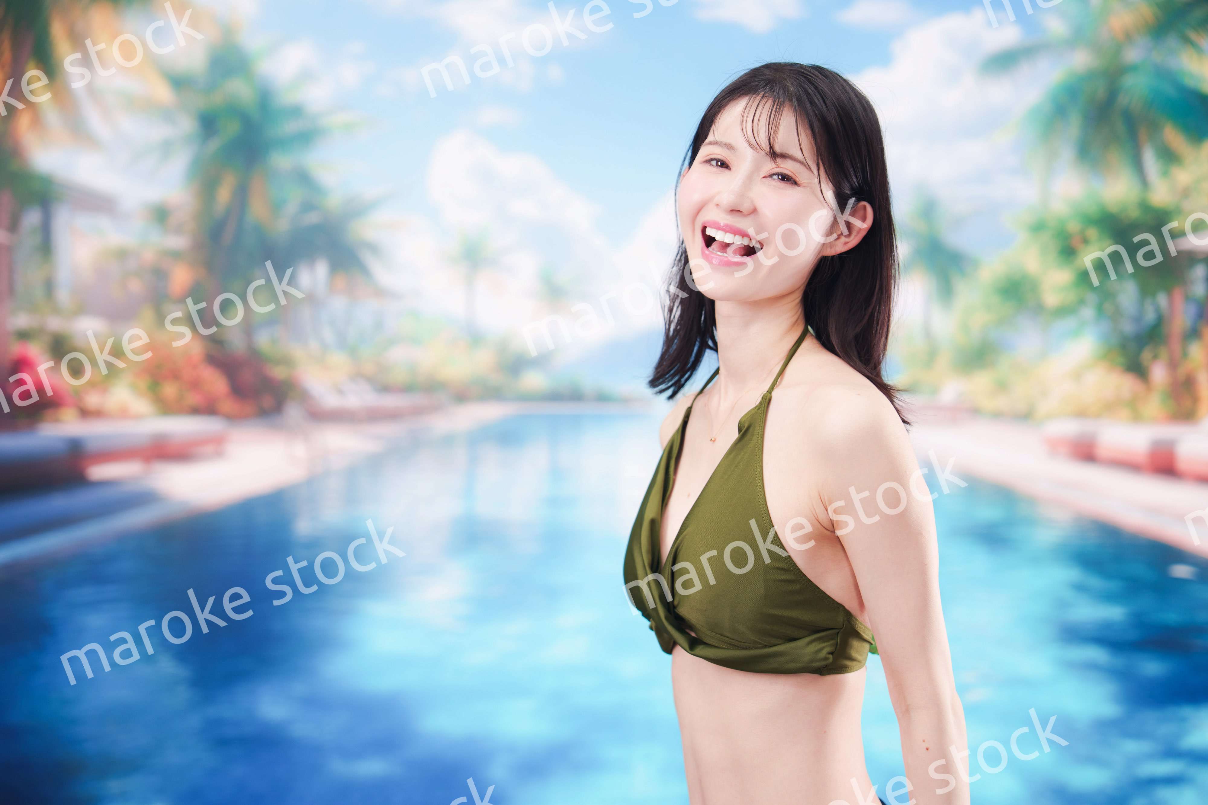 リゾートのプールで夏を楽しむ若い女性