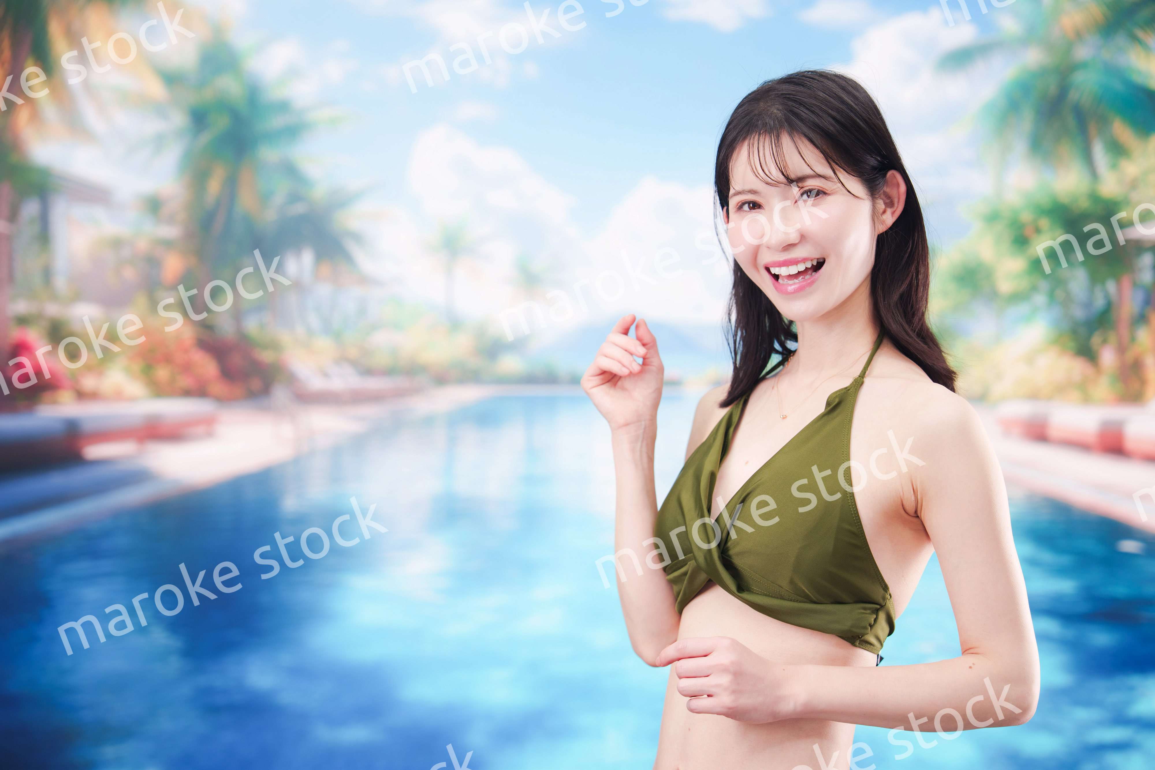 リゾートのプールで夏を楽しむ若い女性