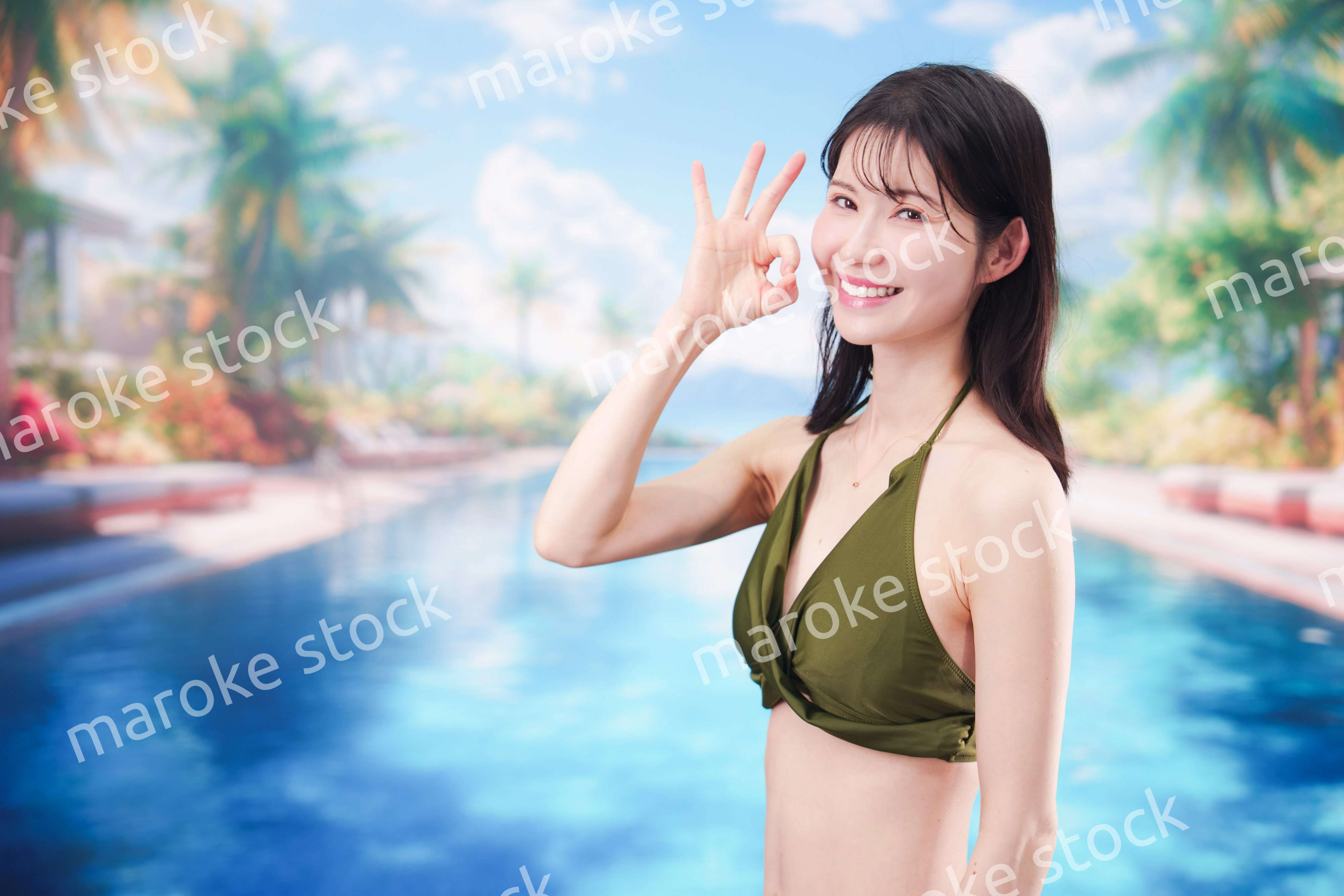 リゾートのプールで夏を楽しむ若い女性