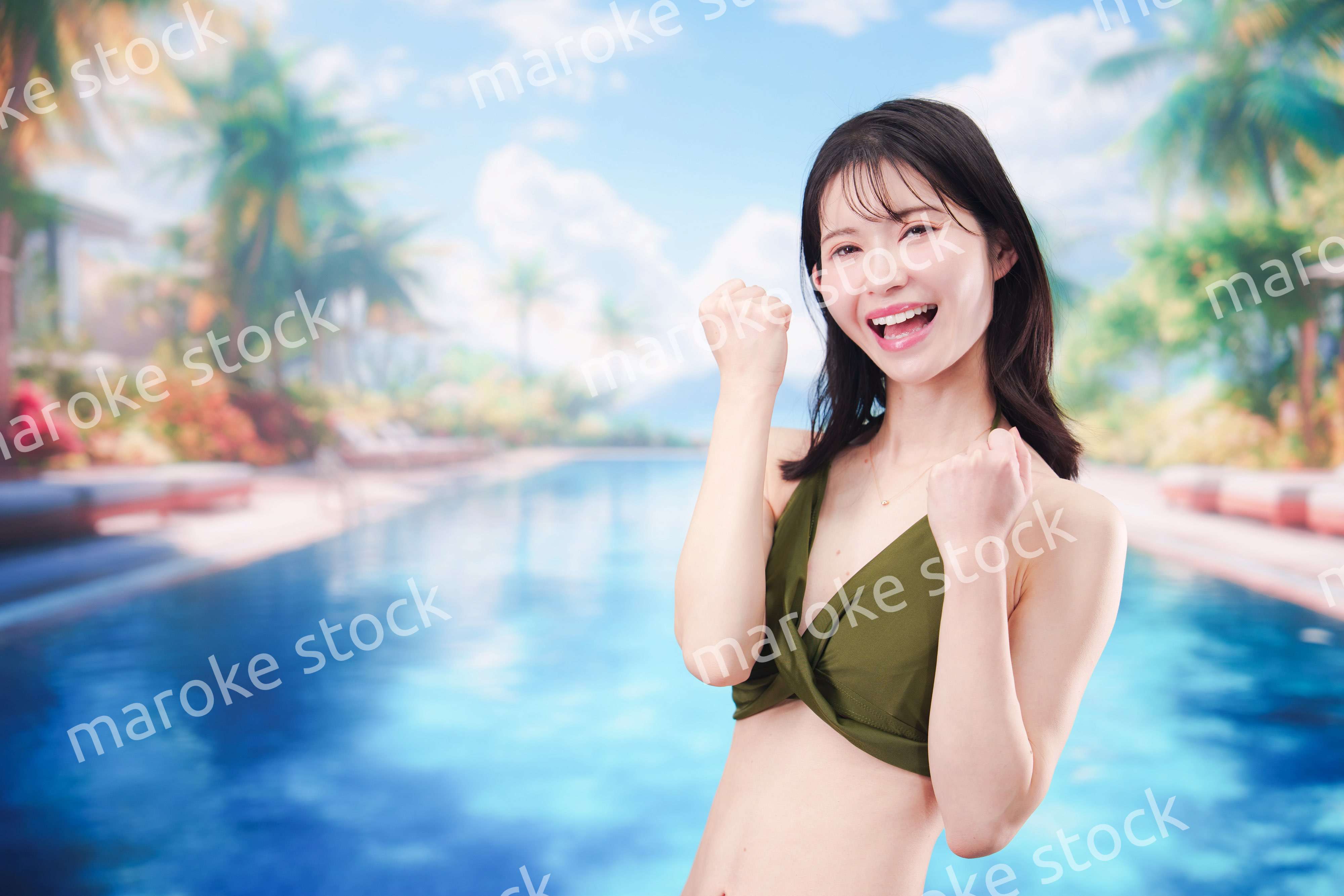 リゾートのプールで夏を楽しむ若い女性