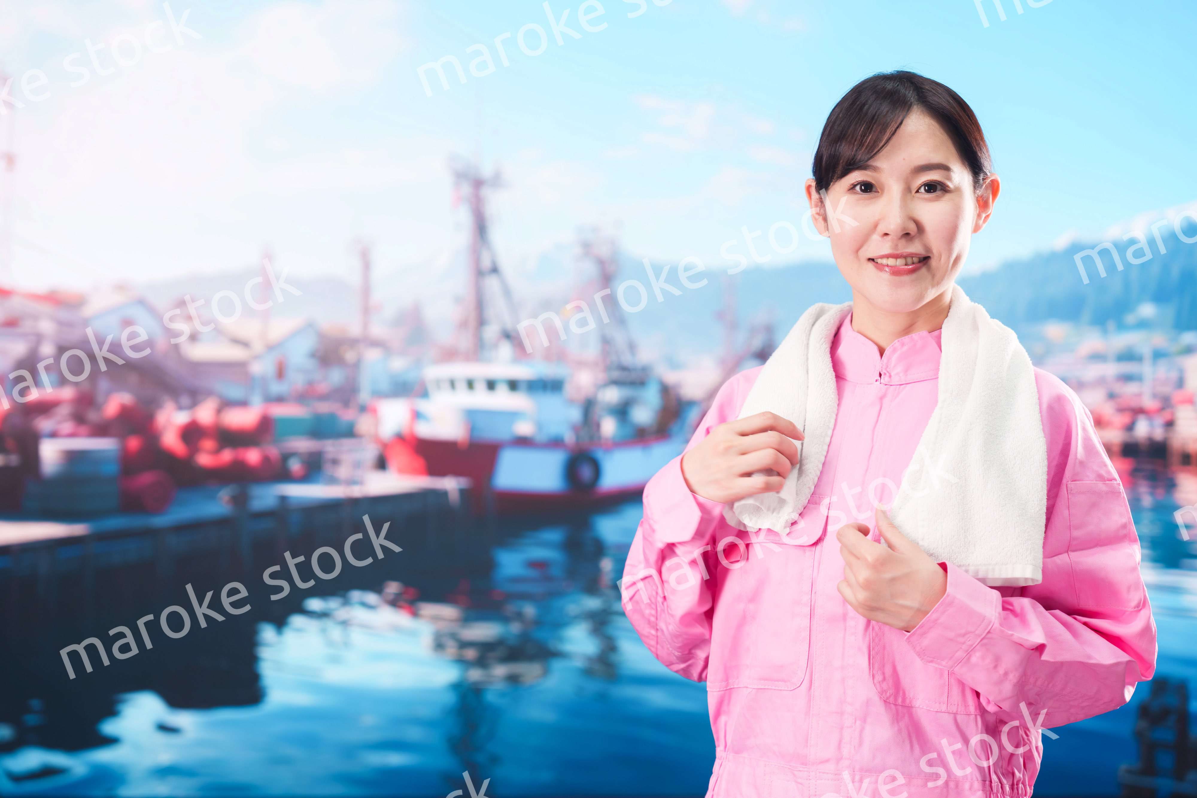 漁師として働く若い女性