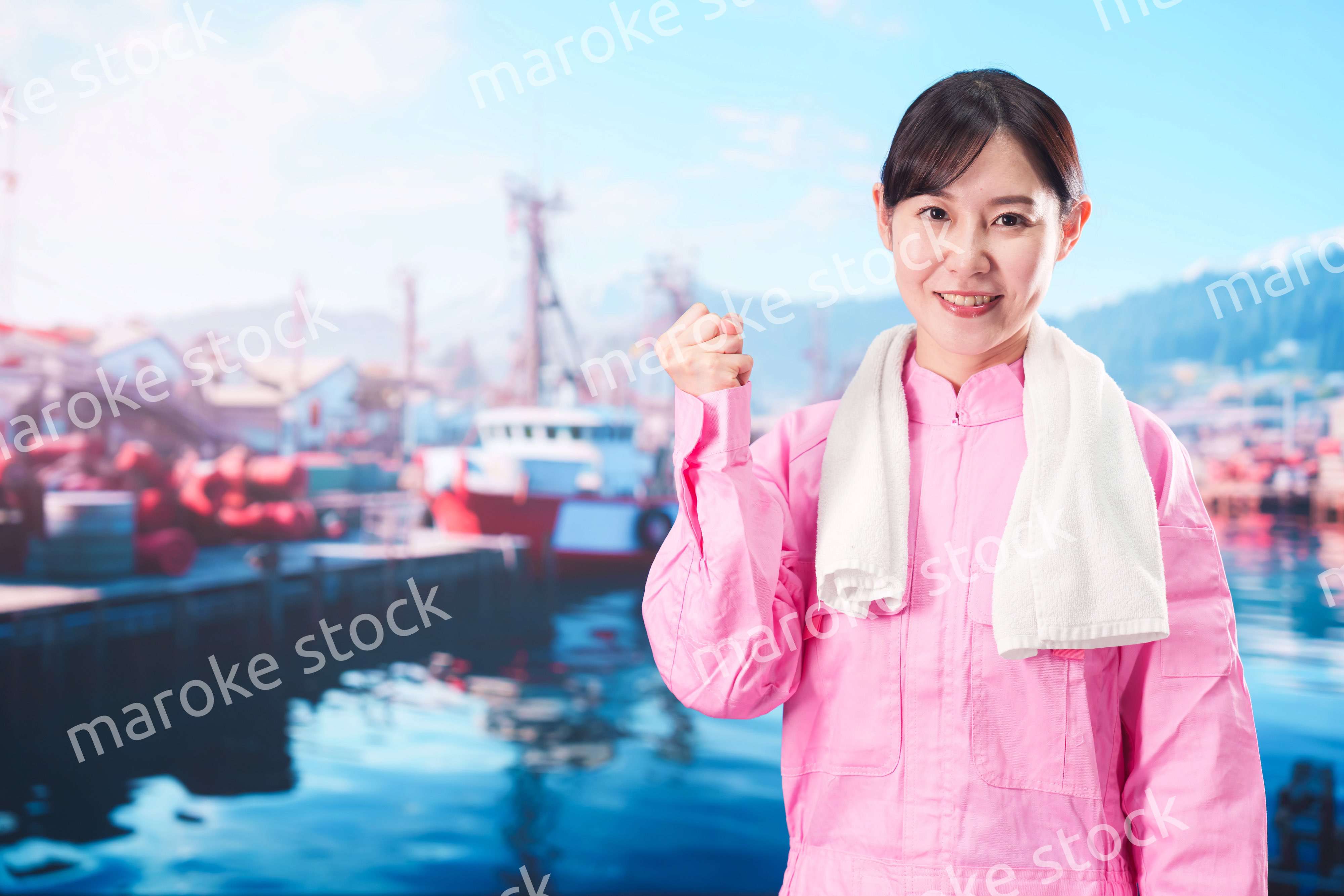 漁師として働く若い女性