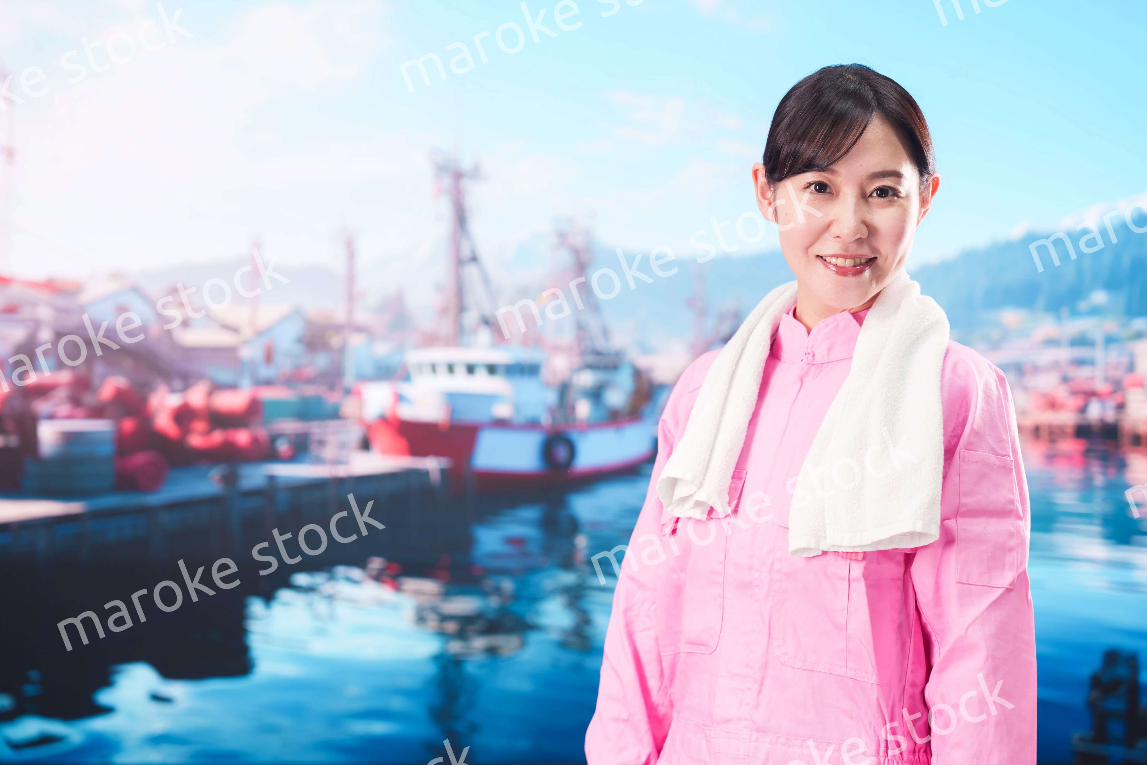 漁師として働く若い女性