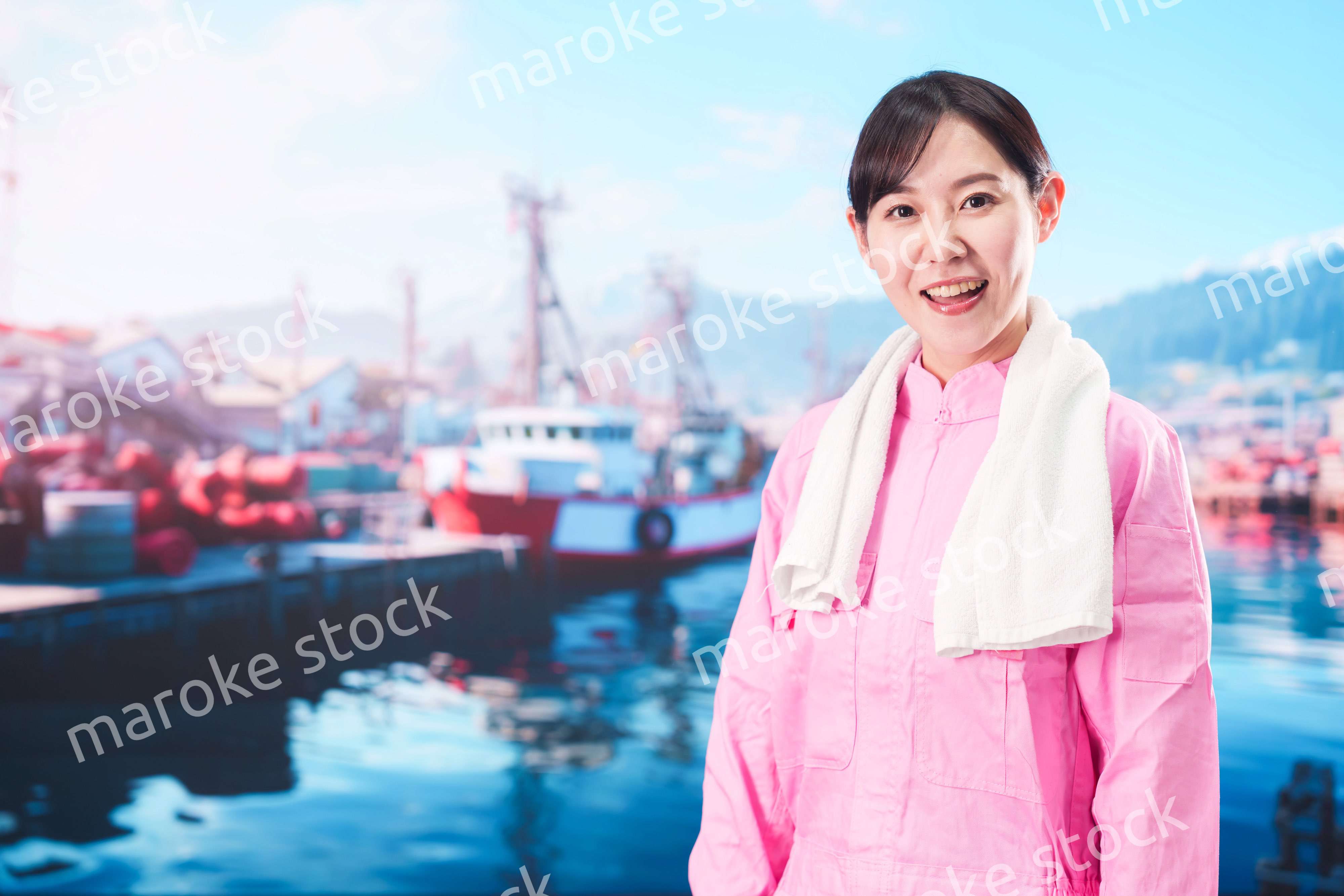 漁師として働く若い女性