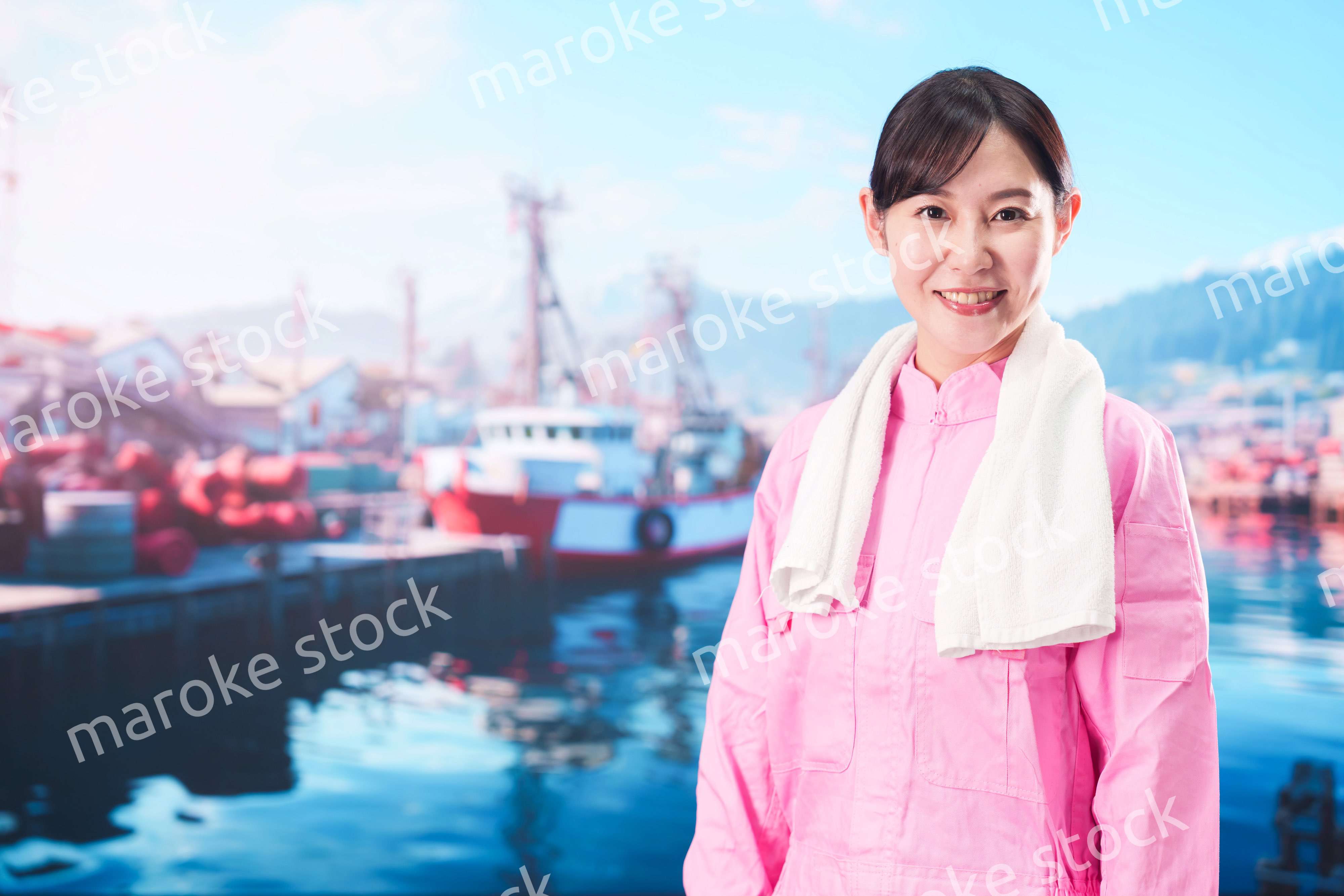 漁師として働く若い女性