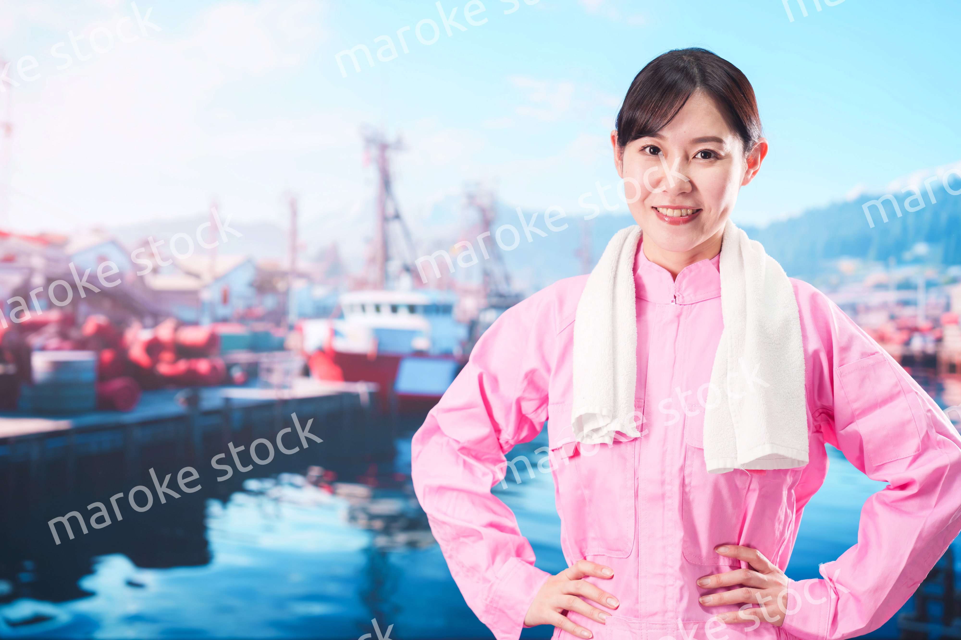 漁師として働く若い女性