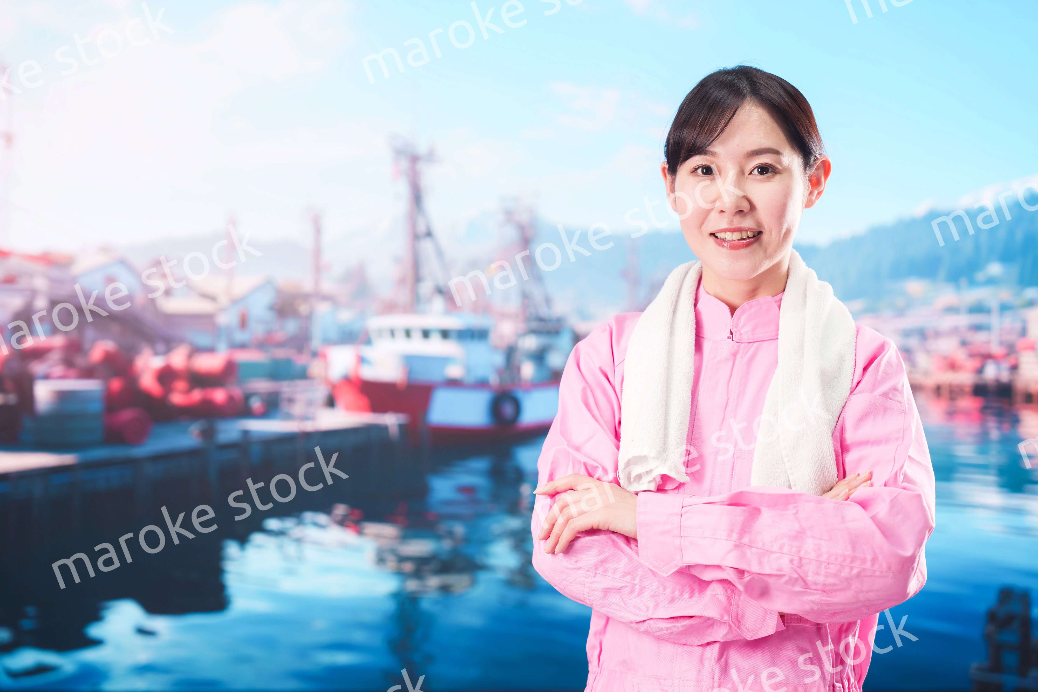 漁師として働く若い女性