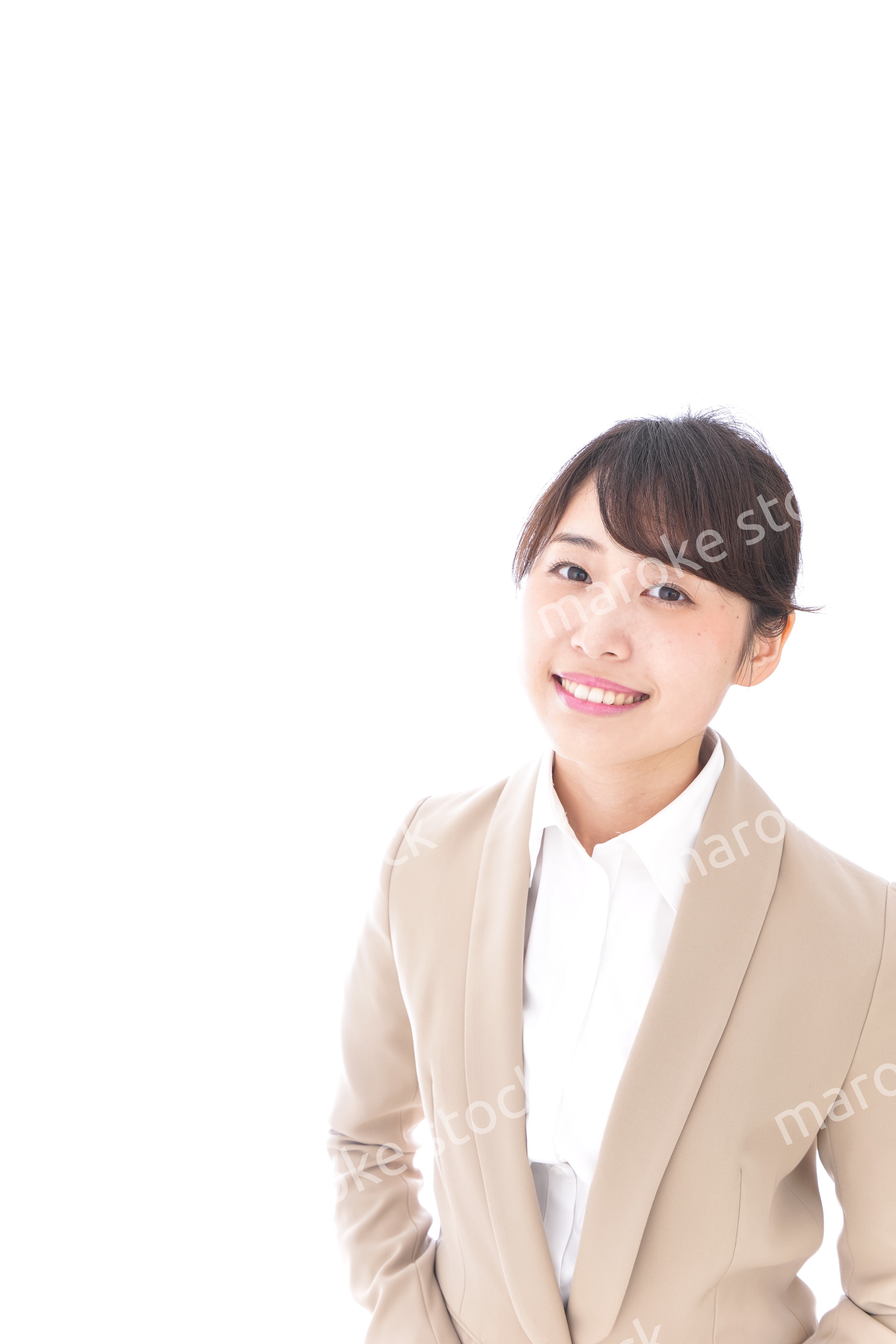 笑顔の若いビジネスウーマン