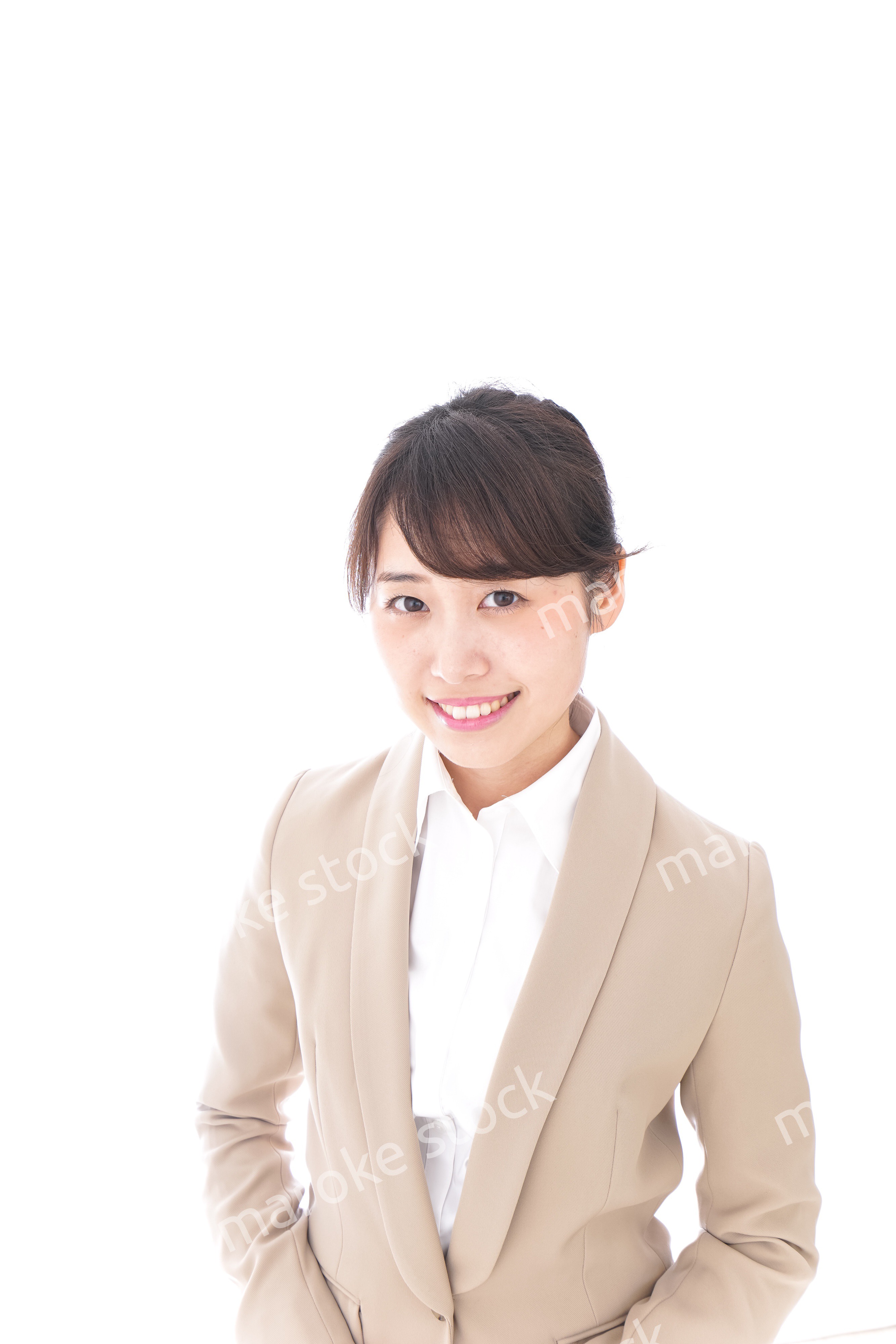 笑顔の若いビジネスウーマン