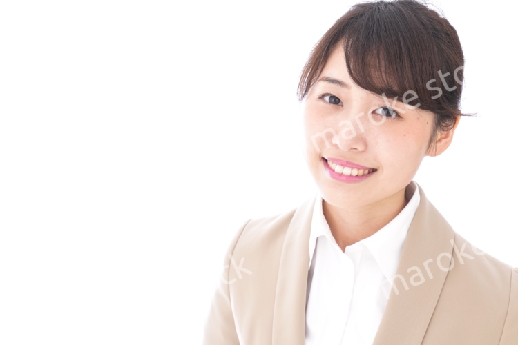 笑顔の若いビジネスウーマン