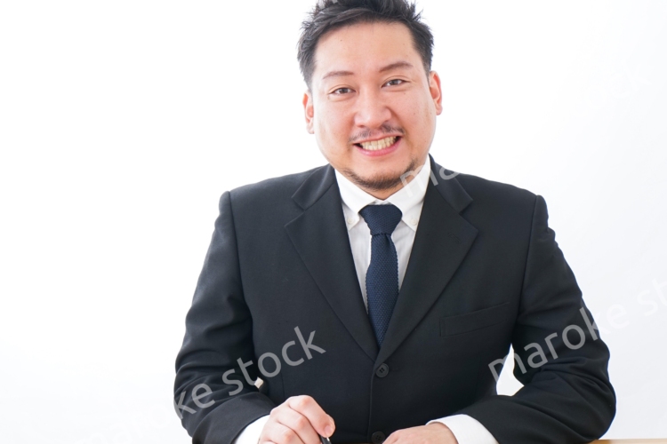 契約をするビジネスマン