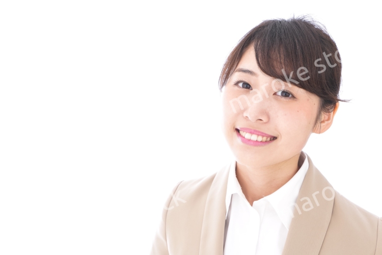 笑顔の若いビジネスウーマン