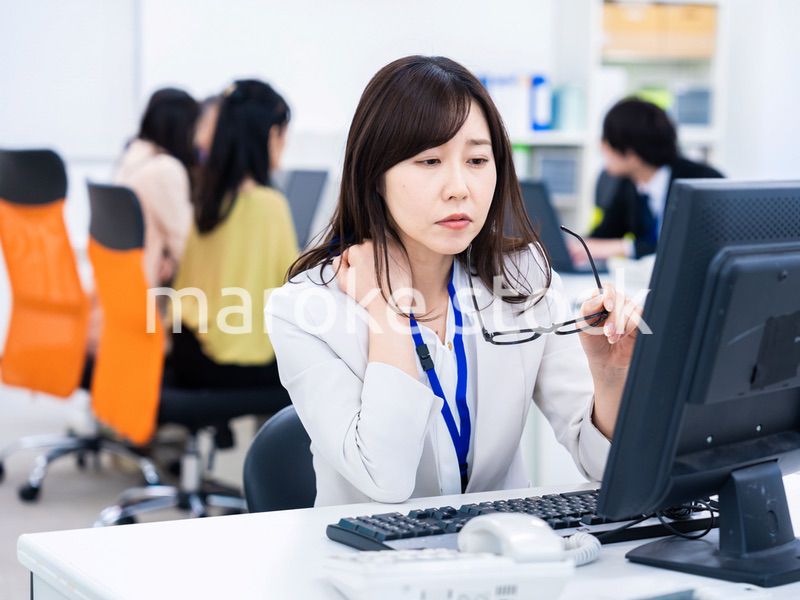 肩こりに苦しむビジネスパーソン