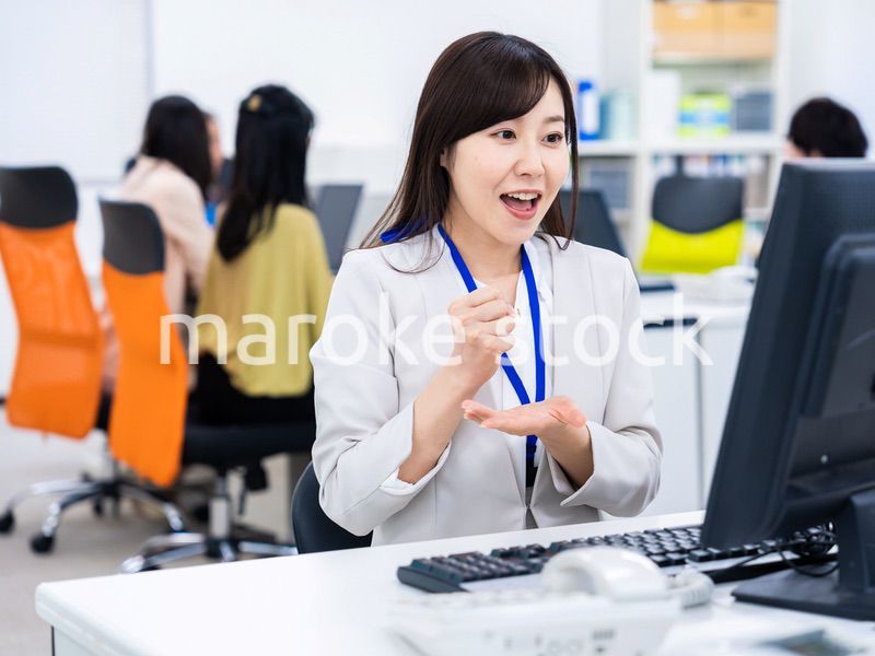 アイデアが思いついたビジネスウーマン