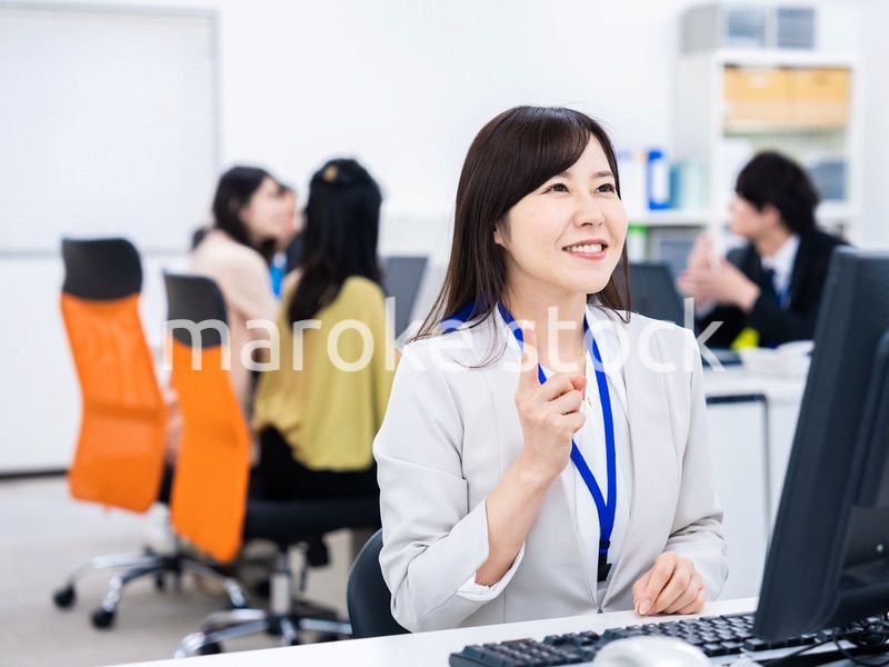 アイデアが思いついたビジネスウーマン