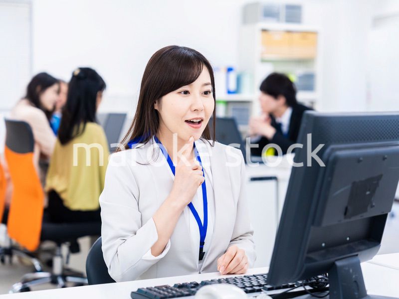 アイデアが思いついたビジネスウーマン