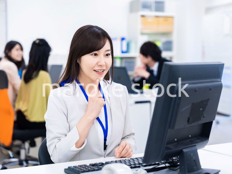 アイデアが思いついたビジネスウーマン