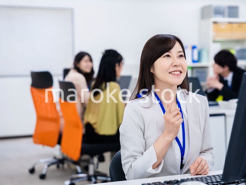 アイデアが思いついたビジネスウーマン