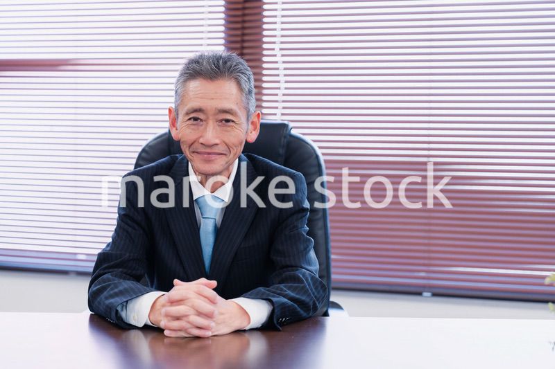笑顔の会社役員
