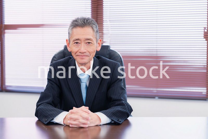 笑顔の会社役員