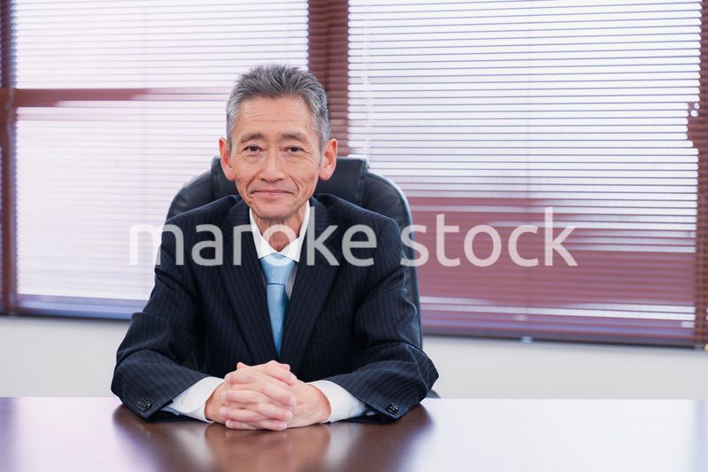 笑顔の会社役員