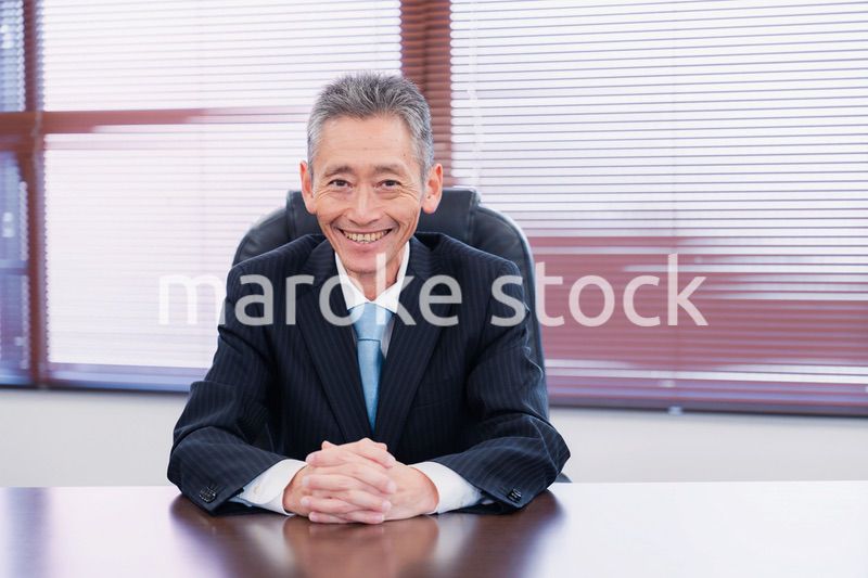 笑顔の会社役員