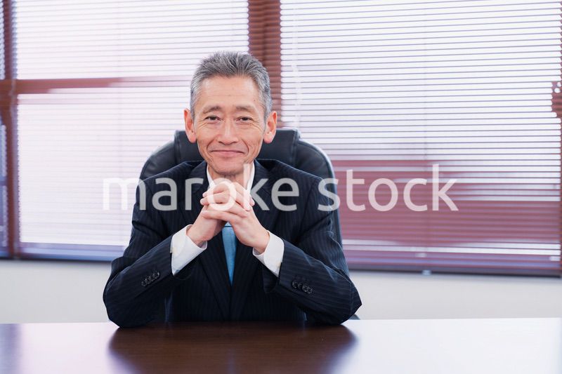 笑顔の会社役員