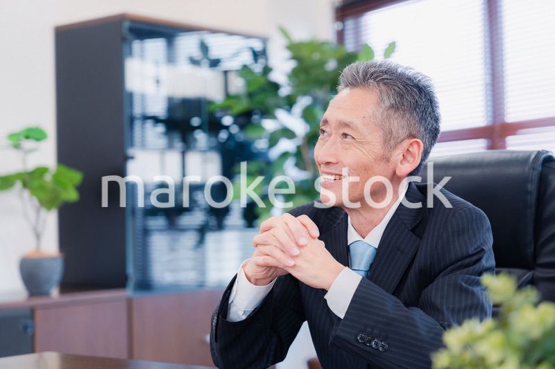 笑顔の会社役員