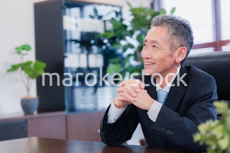 笑顔の会社役員