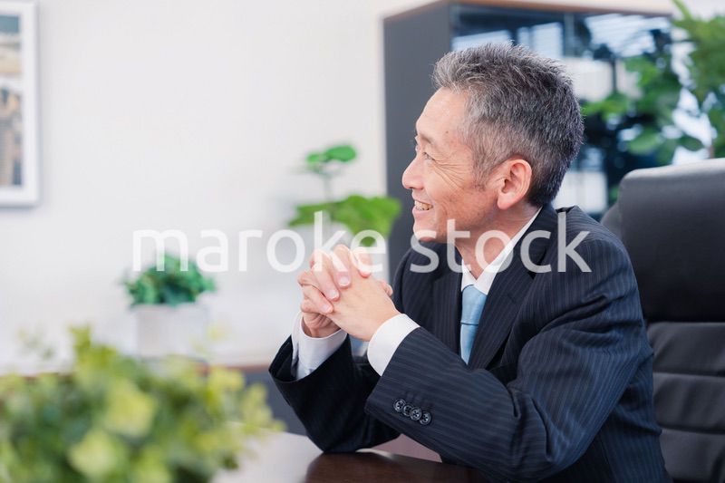 笑顔の会社役員