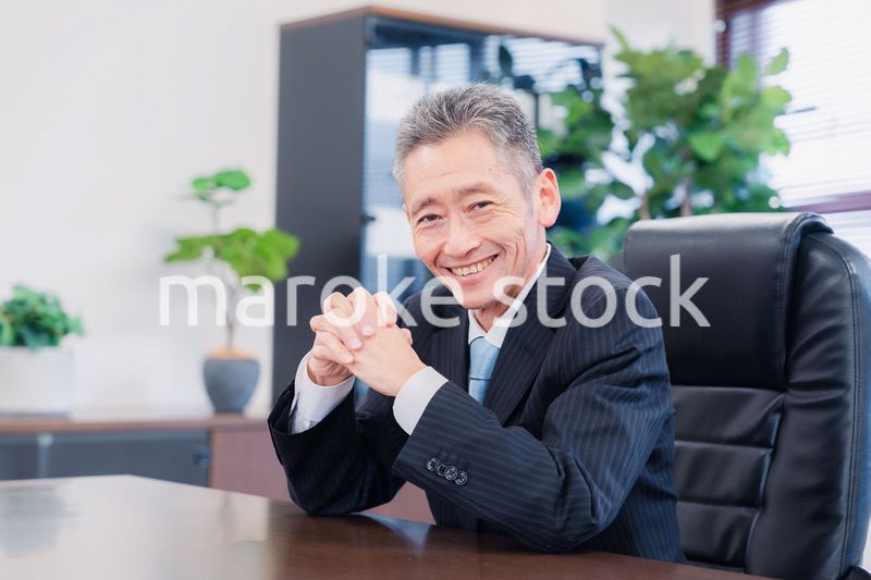 笑顔の会社役員
