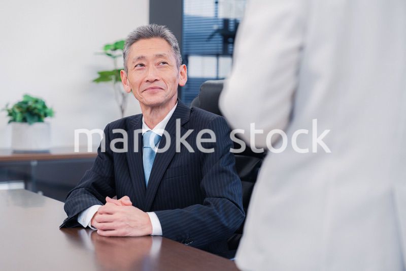 笑顔の会社役員