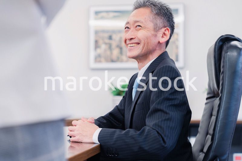 笑顔の会社役員