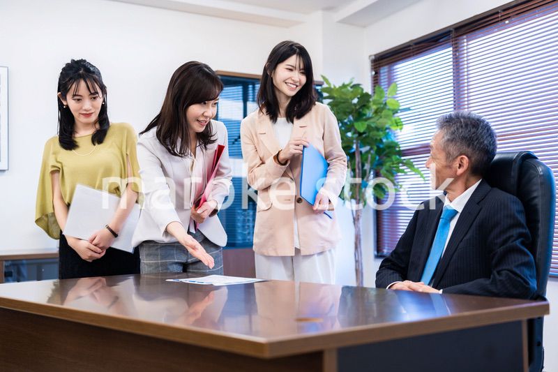 女性社員の意見を聴く役員