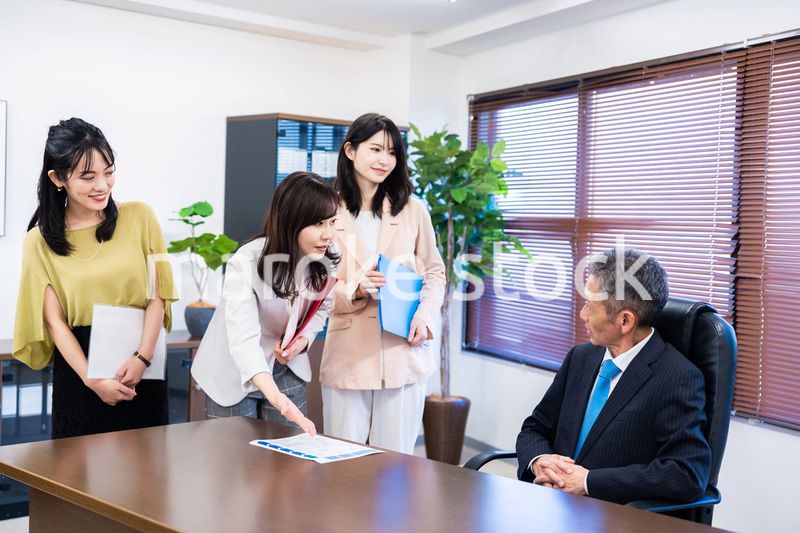 女性社員の意見を聴く役員