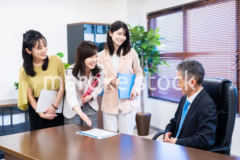 女性社員の意見を聴く役員