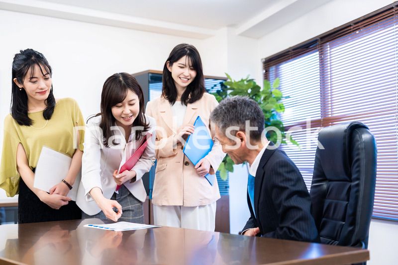 女性社員の意見を聴く役員