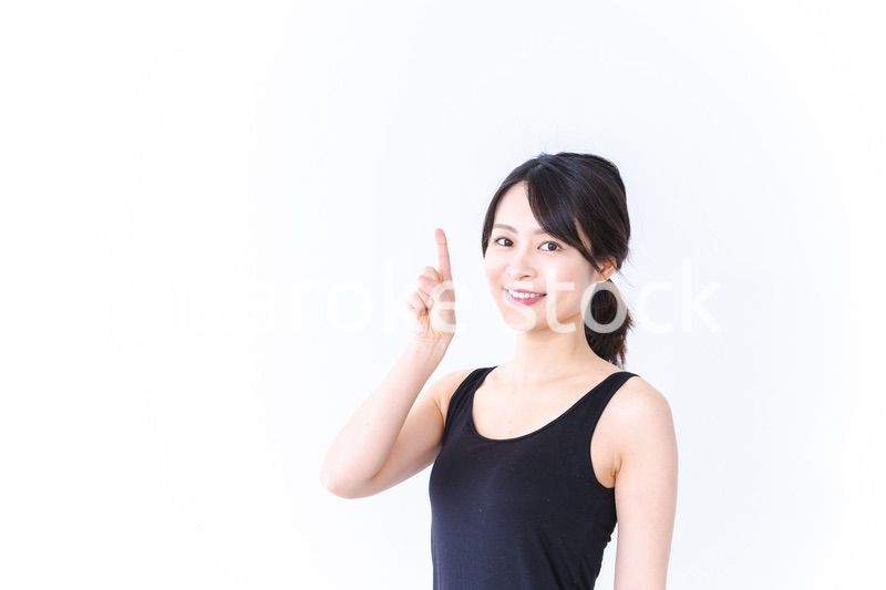 ビューティーアドバイスをする若い女性