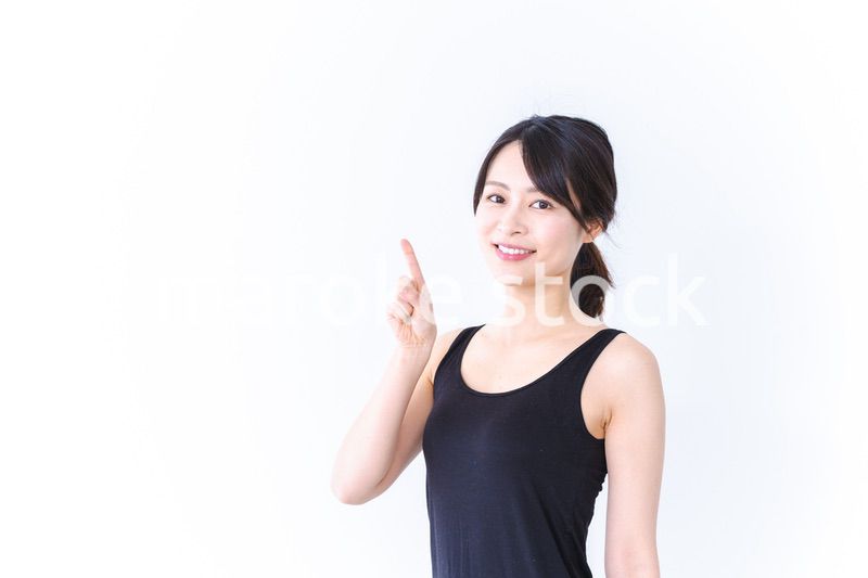 ビューティーアドバイスをする若い女性