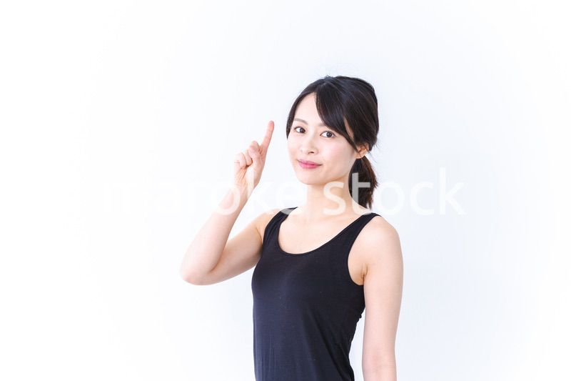 ビューティーアドバイスをする若い女性