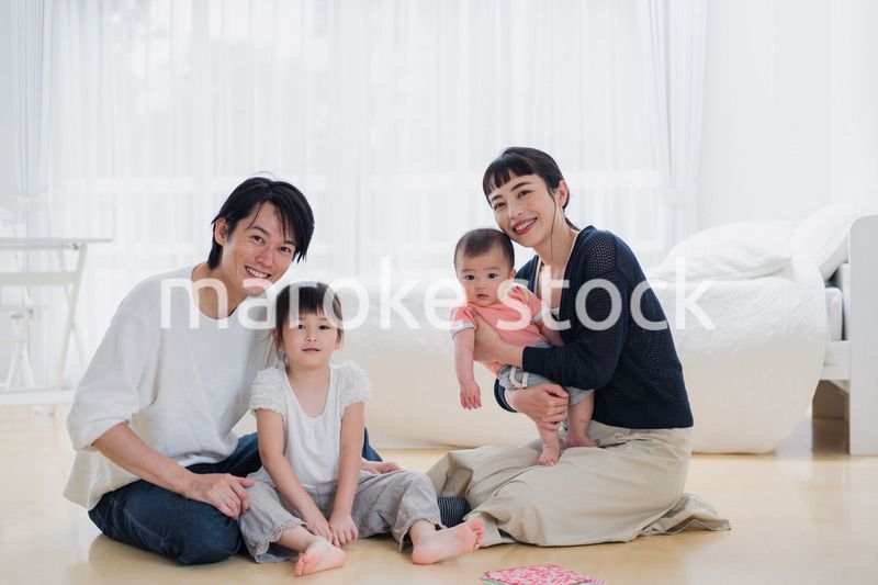 子どもたちと遊ぶファミリー