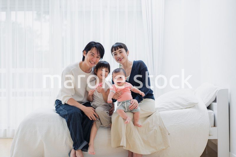 子どもたちと遊ぶファミリー