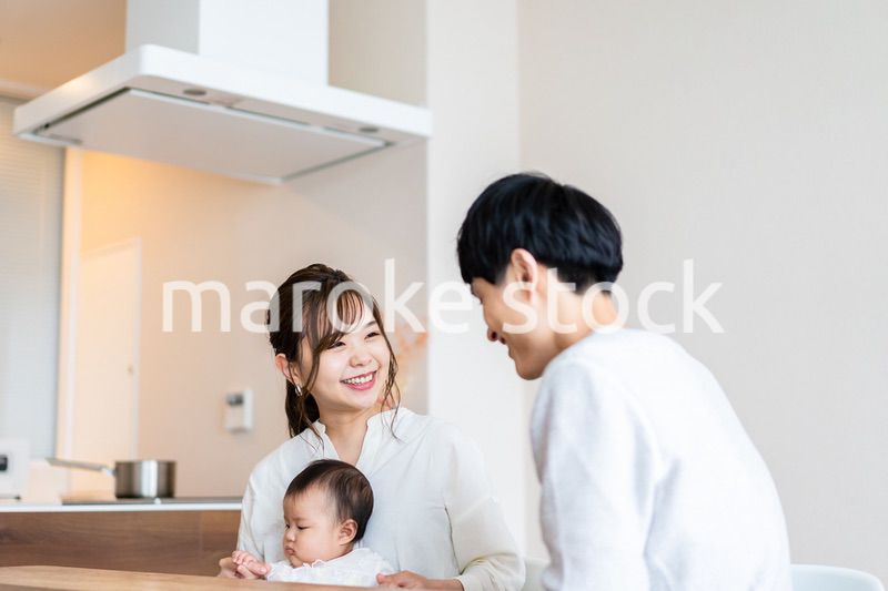 赤ちゃんのいる幸せな家族
