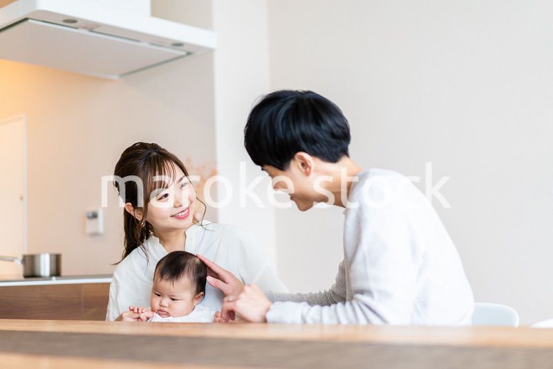 赤ちゃんのいる幸せな家族