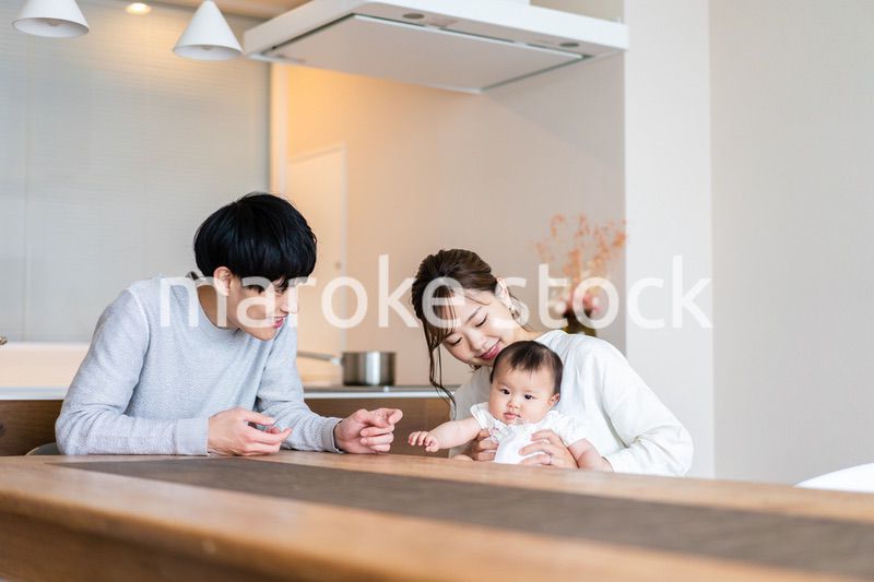 赤ちゃんのいる幸せな家族