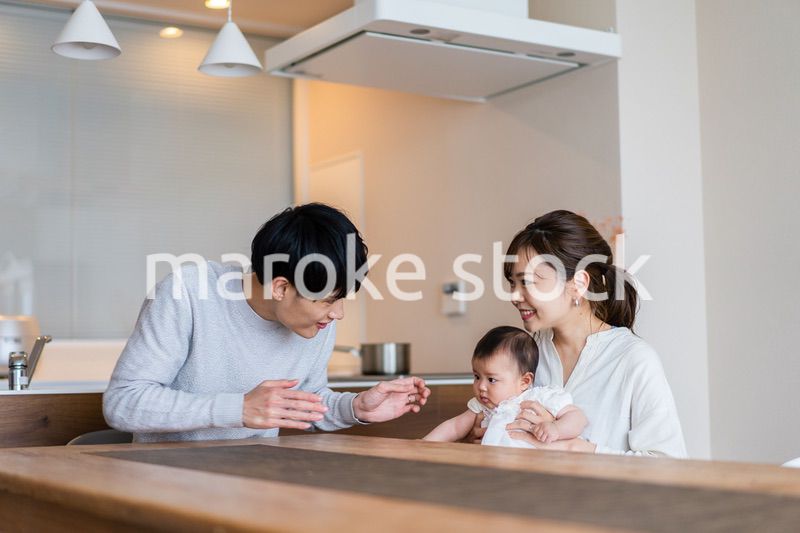 赤ちゃんのいる幸せな家族